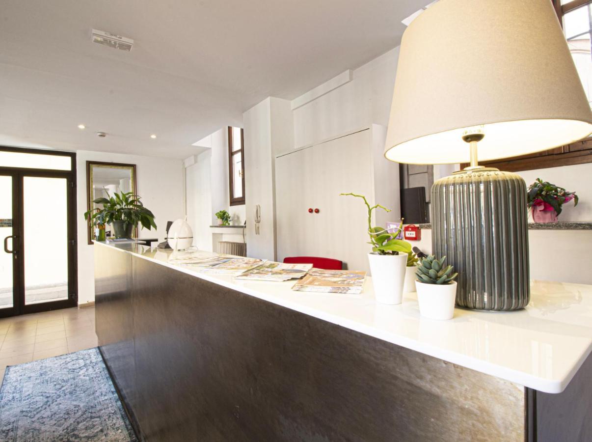 Hotel Tornielli 9 By Lvg Hotel Collection Новара Екстериор снимка